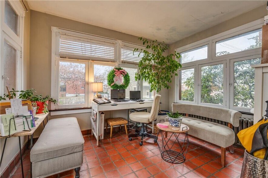 Building Photo - 1046 E End Ave