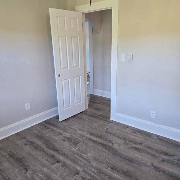Building Photo - 785 Warwick Tpke