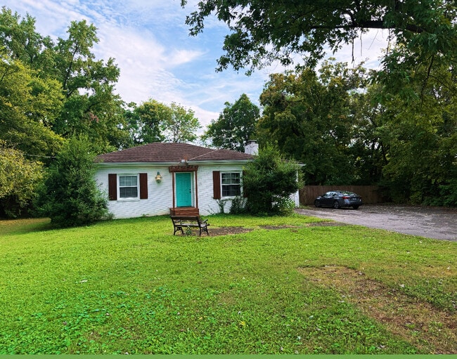 Primary Photo - 1118 Thompson Pl