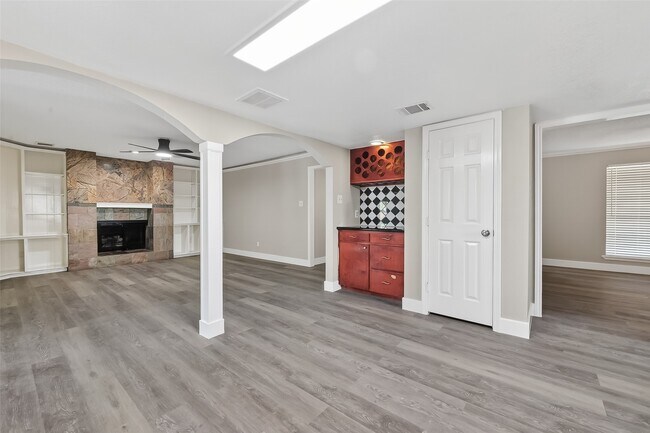 Building Photo - 4002 Cedar Ridge Ct