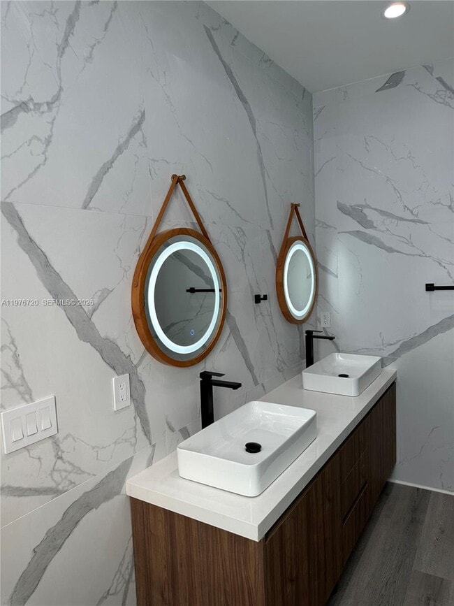 Building Photo - 4655 SW 32nd Ave