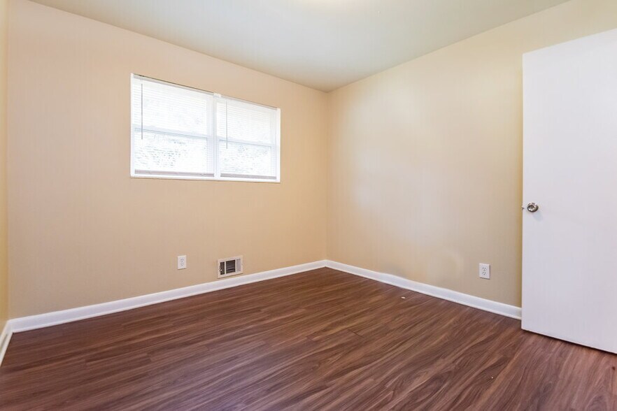 Building Photo - 2036 Terry Ln