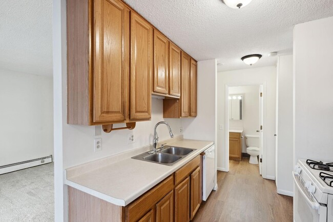 Building Photo - 4101 Parklawn Ave