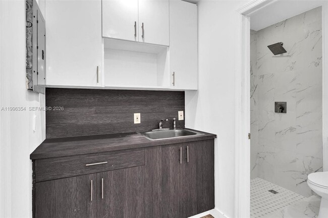 Building Photo - 6640 Evergreen Dr