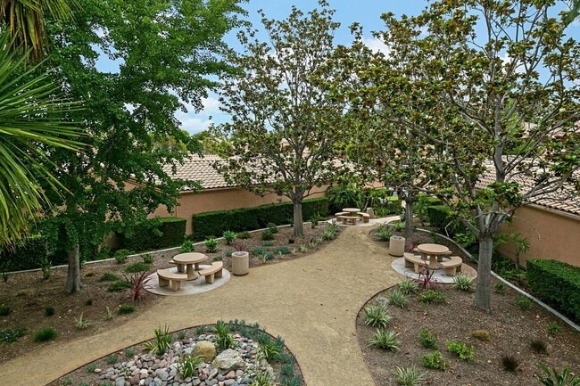 Building Photo - 3525 Cameo Dr