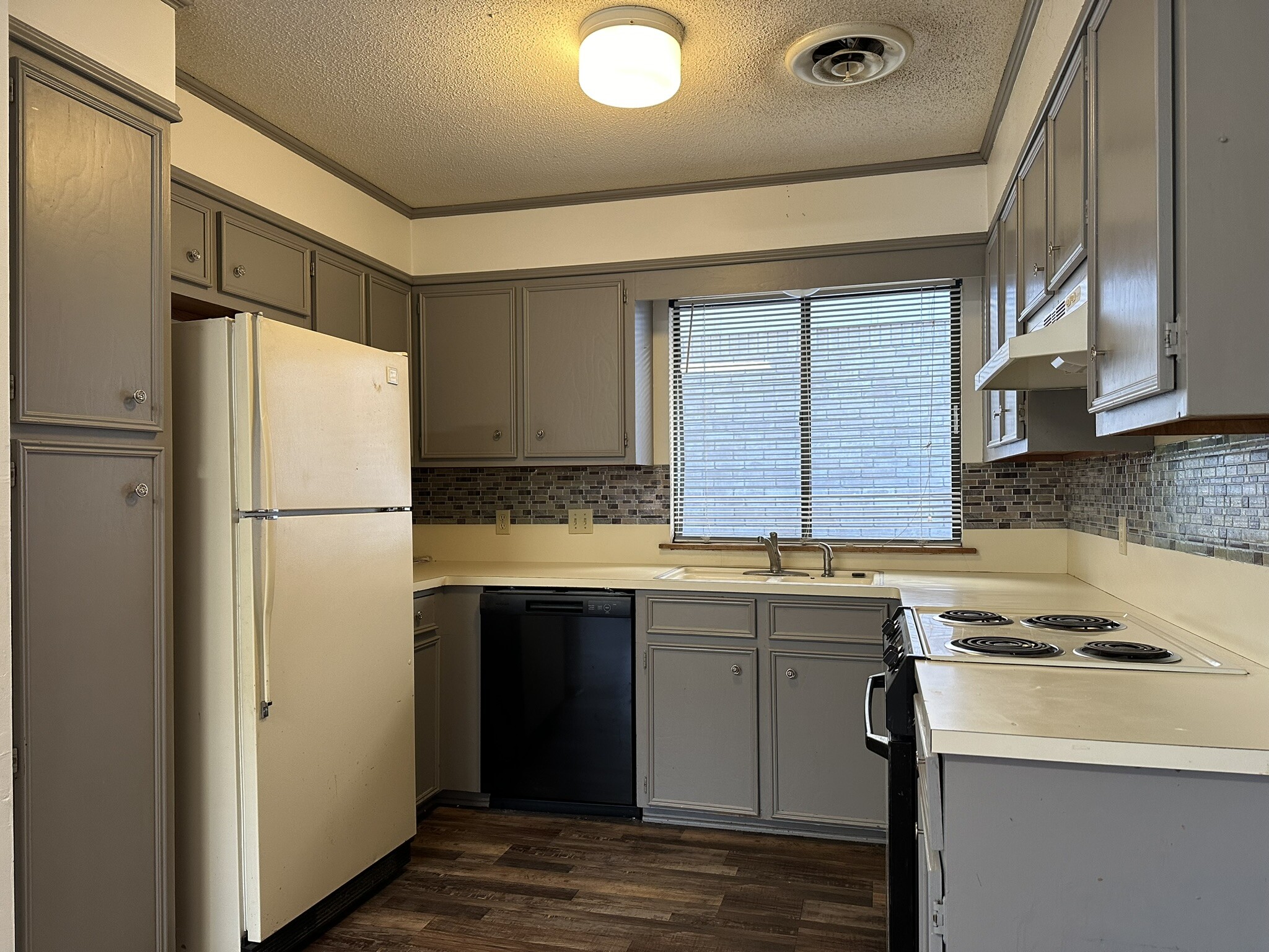 Building Photo - 103 Montego Ct