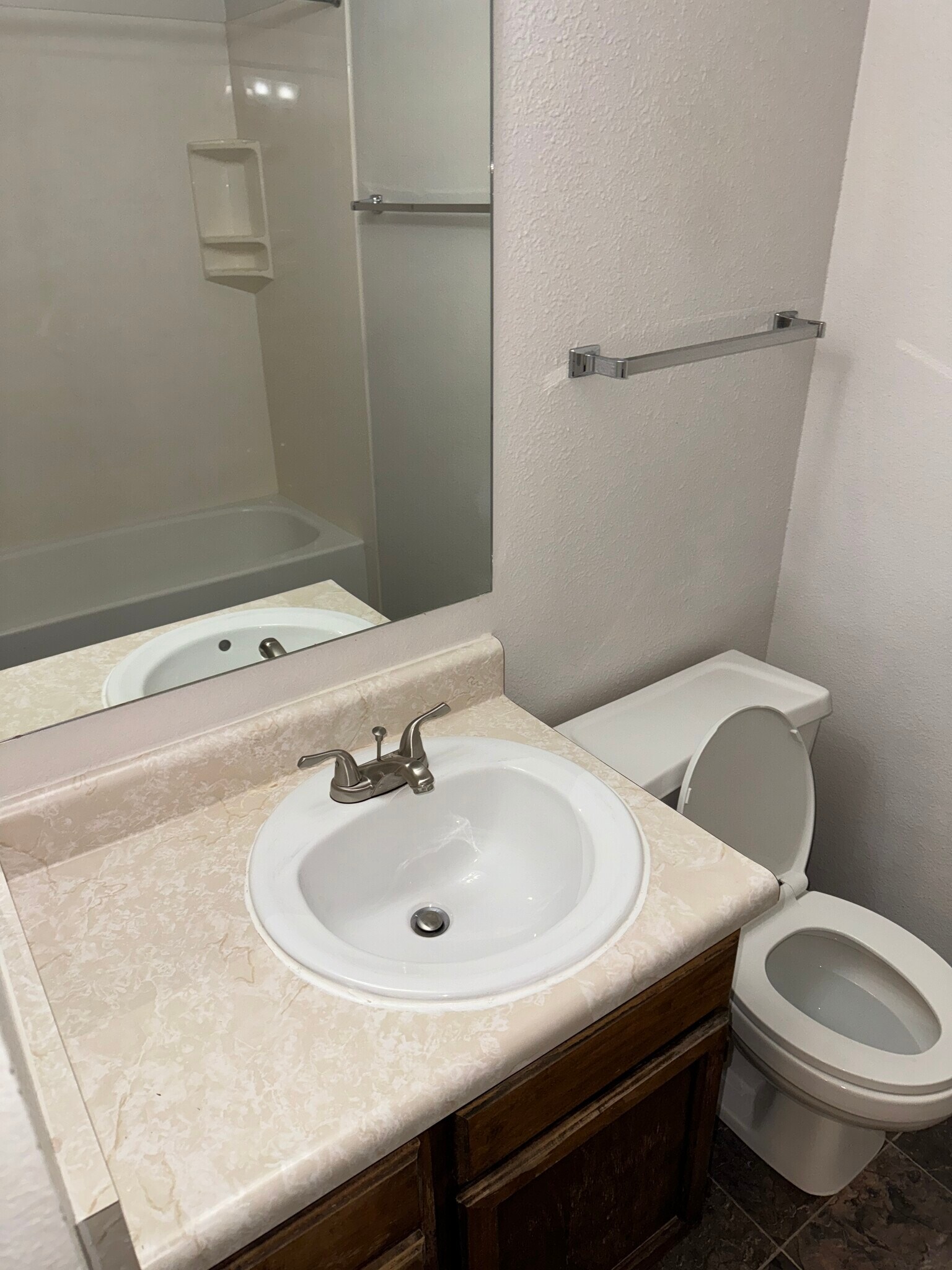 Full bath - 7526 Banner Ct