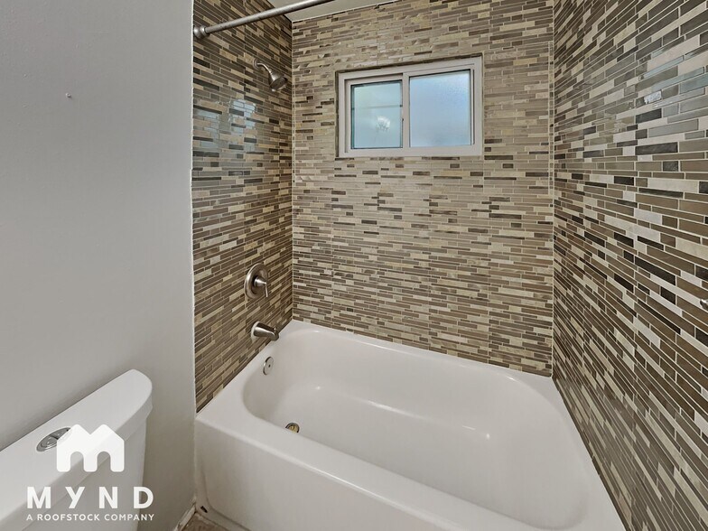 Building Photo - 61 S Circlewood Glen