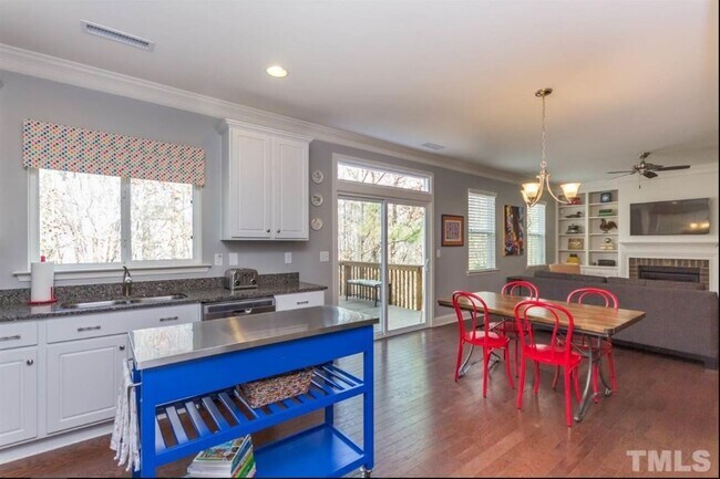 Building Photo - Elegant 3BD, 2BA Raleigh Home Near Shoppin...
