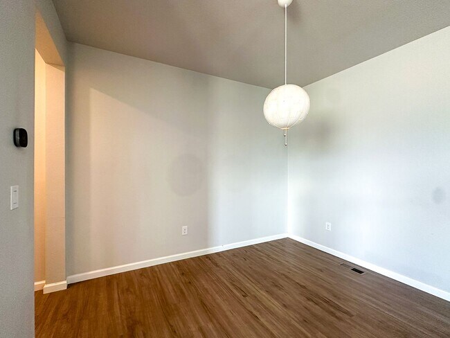 Building Photo - Alder Creek 3bd 2.5ba paired home for rent!