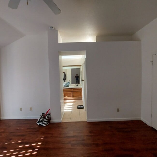 Building Photo - Nice 3bed and 2 bath home; excellent Roseville location