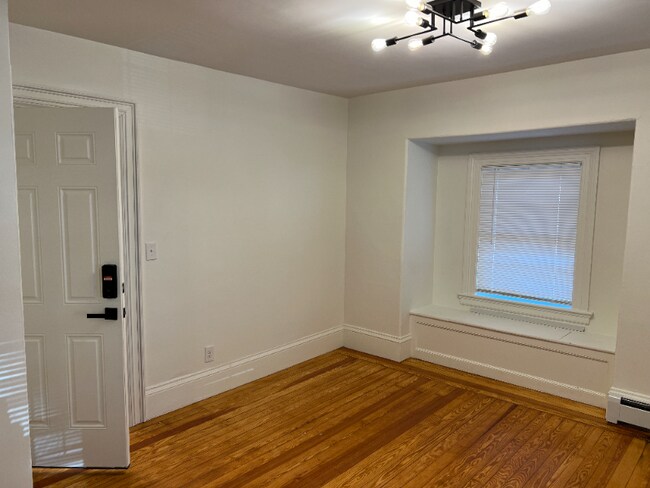 Building Photo - 511 Angell St