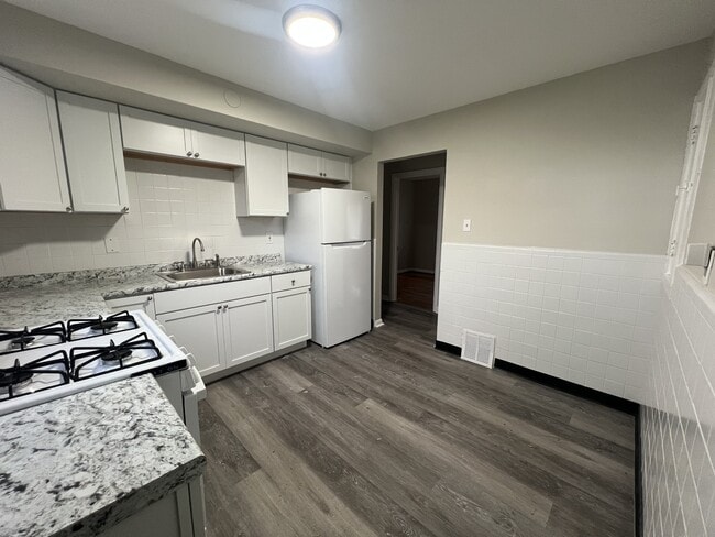 Building Photo - 1006 Highmont Dr