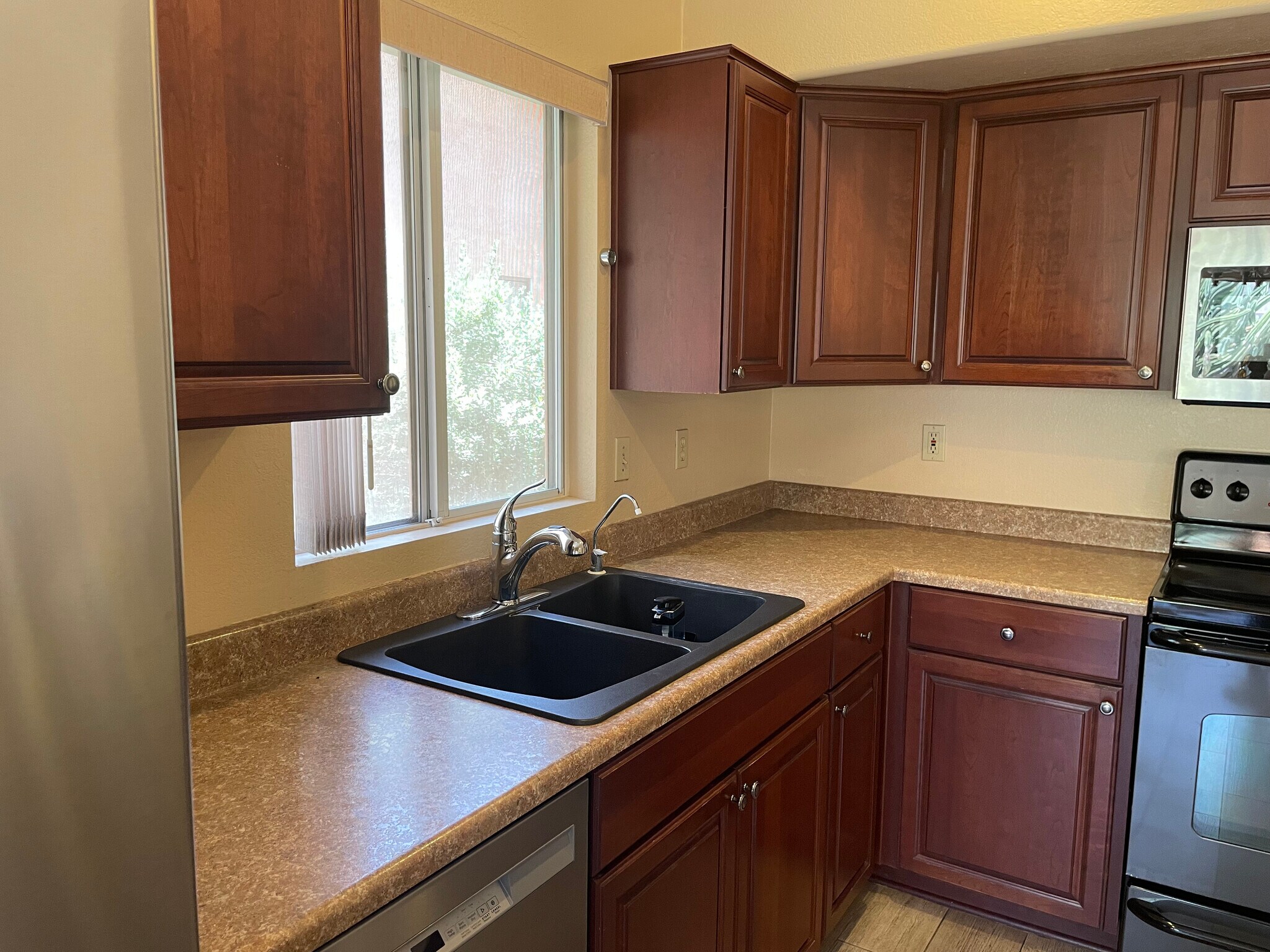 Kitchen - 1220 W Butler Dr