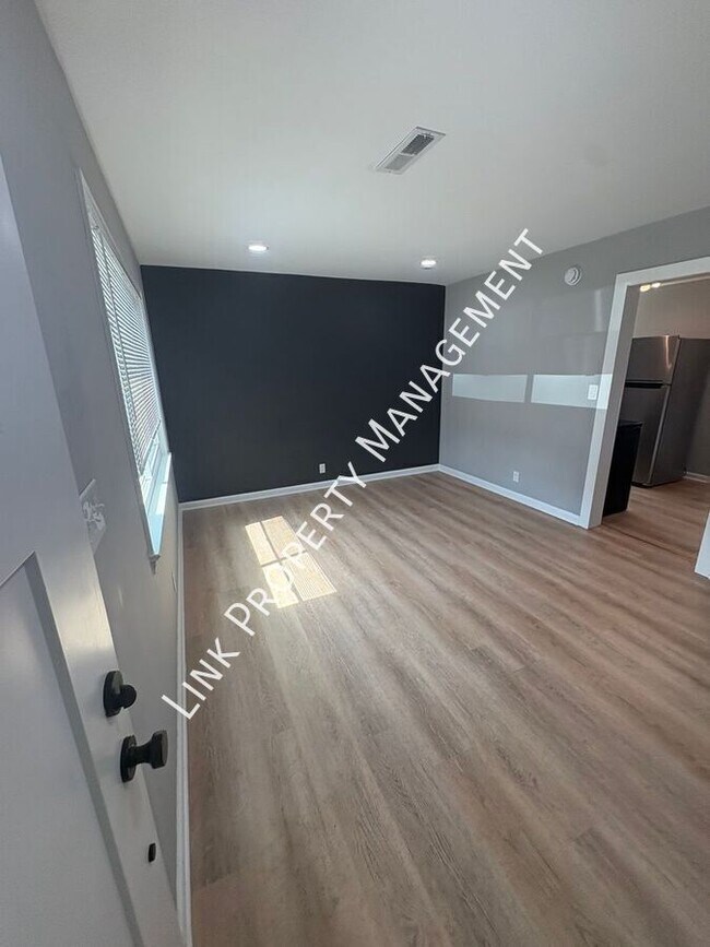 Building Photo - 123 Sequoia Dr