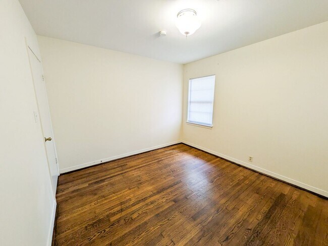 Building Photo - 5040 Raleigh Dr