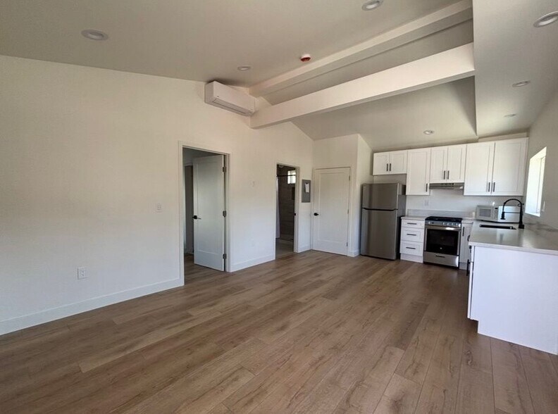 WIDE ENTRY VIEW - 6038 Maury Ave