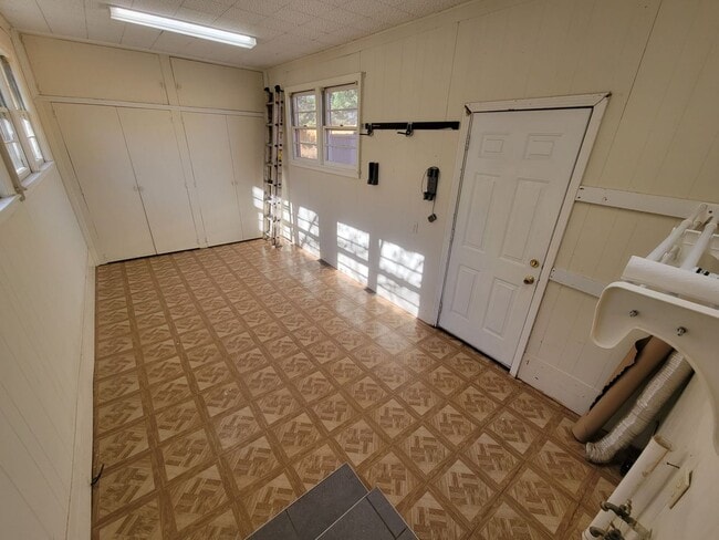 Building Photo - 3 Bed, 2 Bath Home Available in Greenville