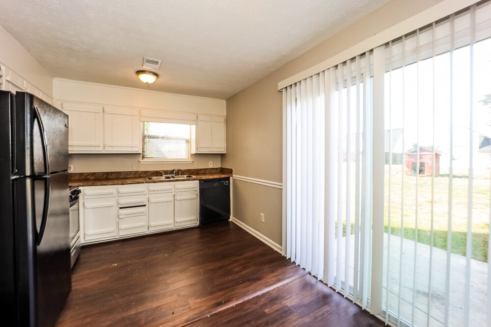 Building Photo - 8272 Canyon Forge Dr