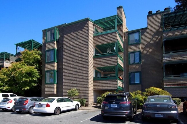 Building Photo - Prime Central Location / Available NOW!!!