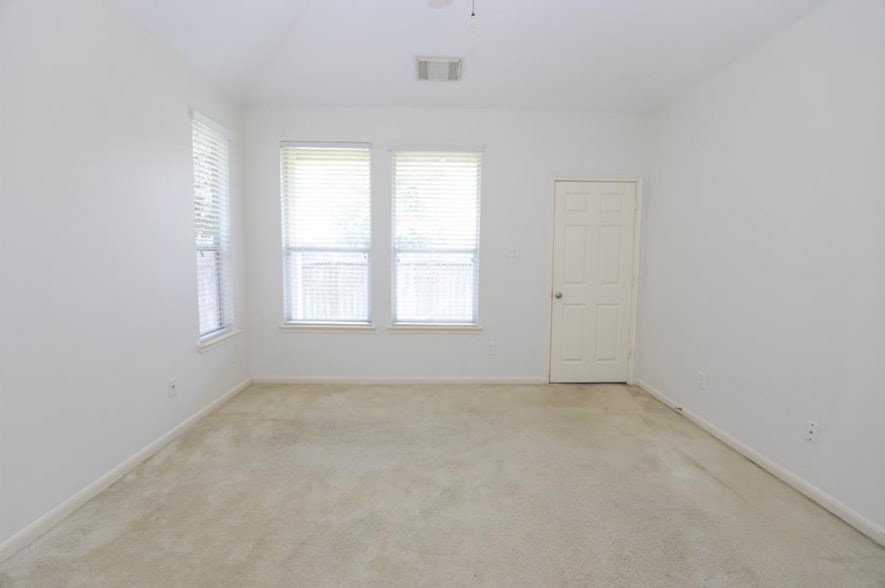 Building Photo - 12827 Pecan Shores Dr