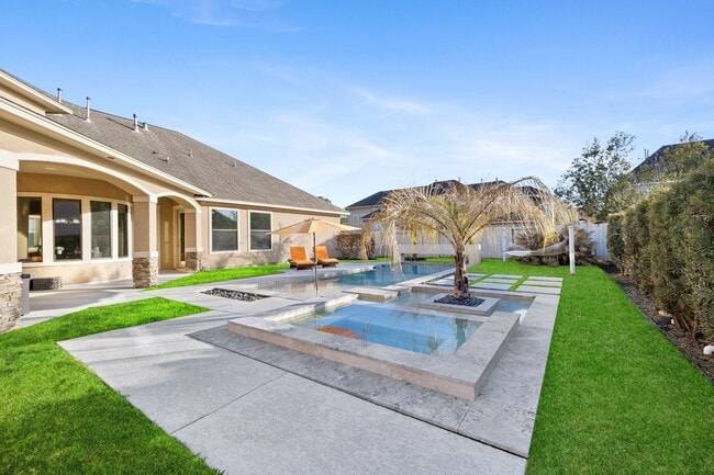 Building Photo - 21603 Christopher Lake Ct