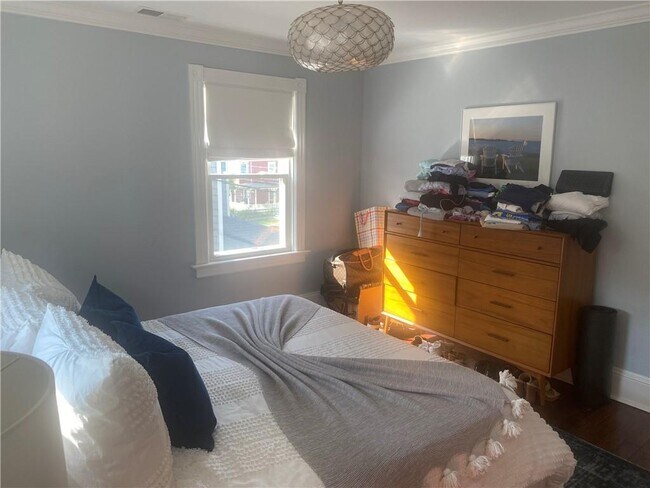 Building Photo - 27 Mann Ave