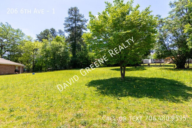 Building Photo - 206 6th Ave