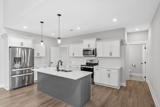 Building Photo - 4 Bedroom 2 1/2 Bath Home For Rent Near Ex...