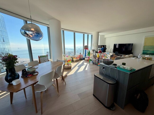 Building Photo - 201 Folsom St