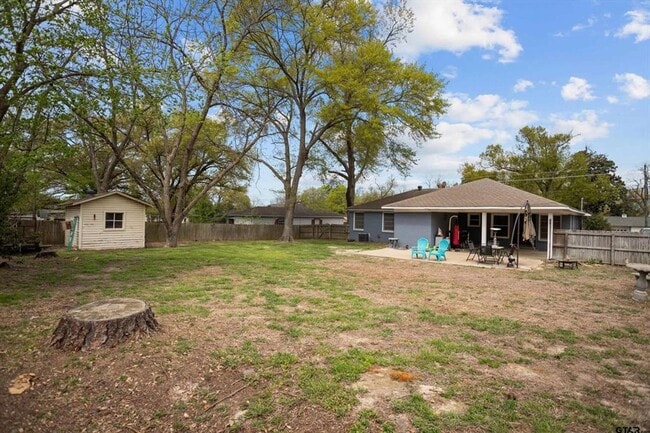Building Photo - Coming Soon! 3 Bedroom 2 Bath 2 Carport Re...