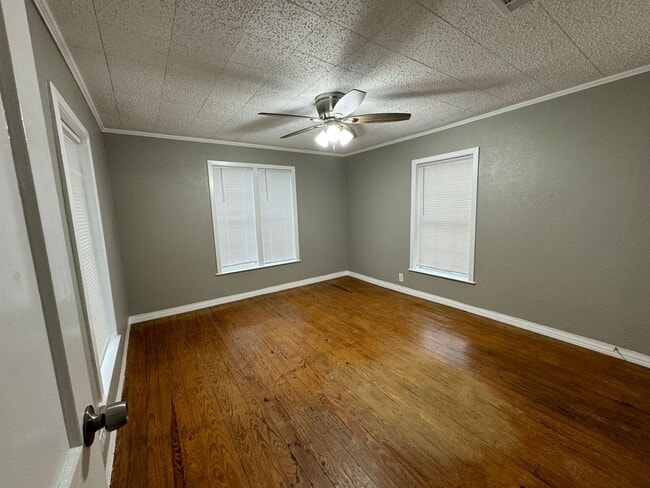 Building Photo - 5633 Highland Ave