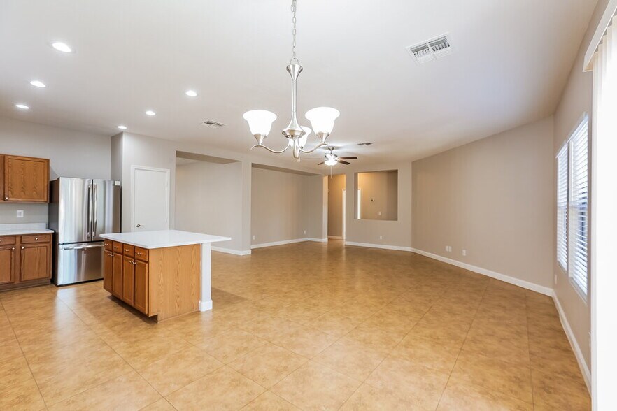 Building Photo - 2611 W Bloch Rd