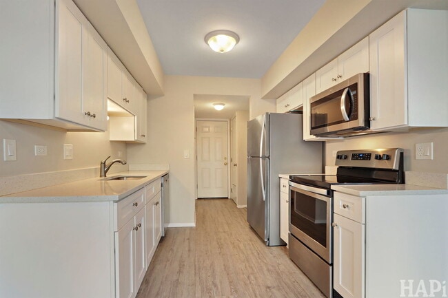 Building Photo - 642 Whalom Ln