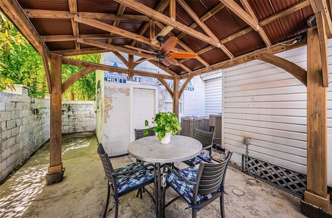 Building Photo - 833 1st St NE