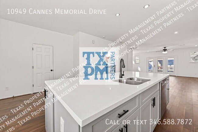 Building Photo - 10949 Cannes Memorial Dr