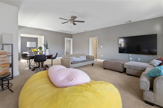 Building Photo - 13001 Hymeadow Dr