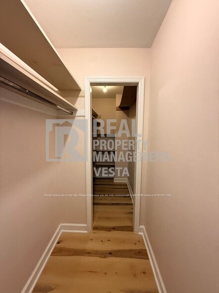 Building Photo - 5116 Pineridge Dr