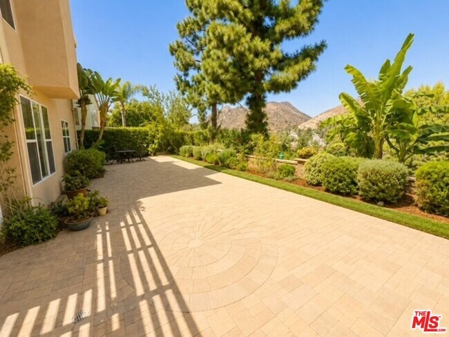 Building Photo - 7371 Westcliff Dr