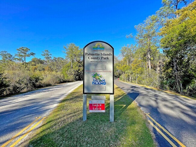 Building Photo - Charming 3 Bedroom, 2 Bath Home off of Longpoint in Mount Pleasant!