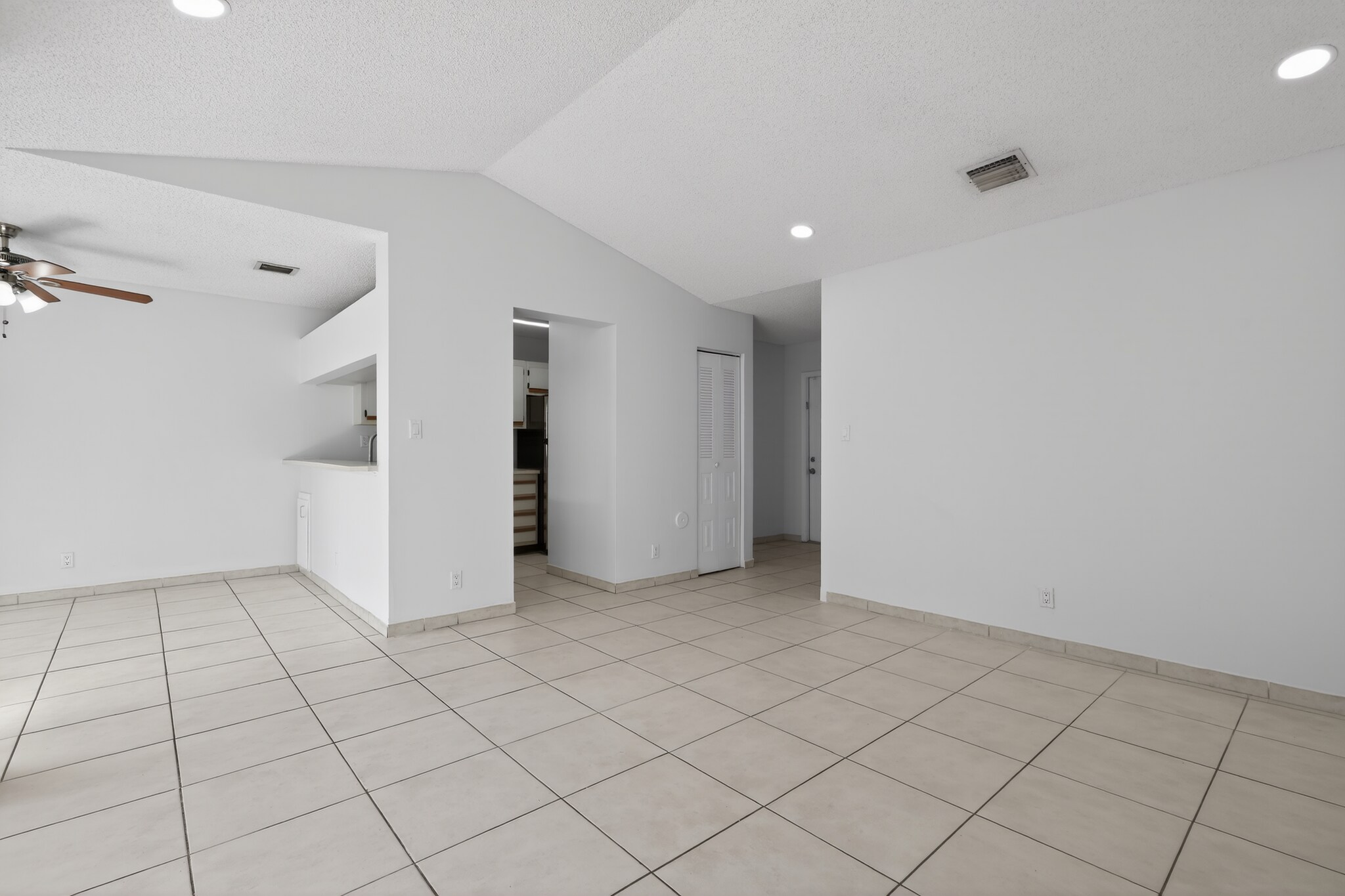 Building Photo - 13856 SW 93rd Ln