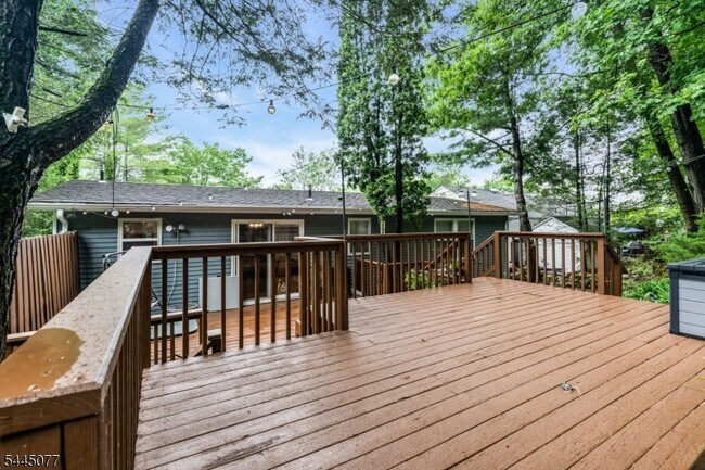 Building Photo - 76 Valley View Dr