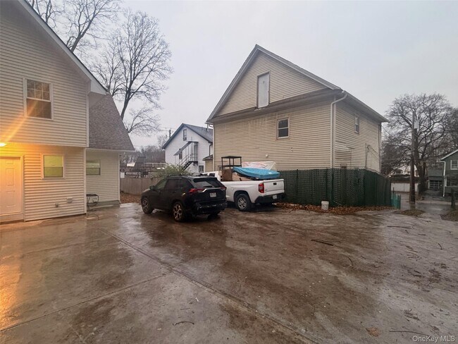 Building Photo - 79 Monhagen Ave