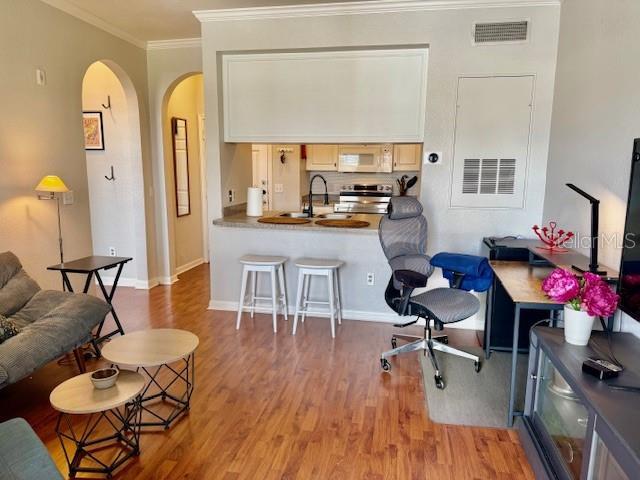 Building Photo - 860 N Orange Ave