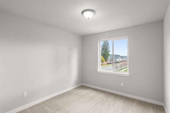 Building Photo - Corner Lot 3 Bedroom Home in Happy Valley