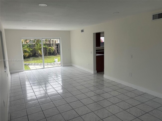 Building Photo - 9435 SW 144th Ct