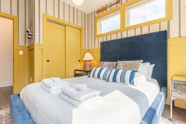 Building Photo - 87 Lucile St