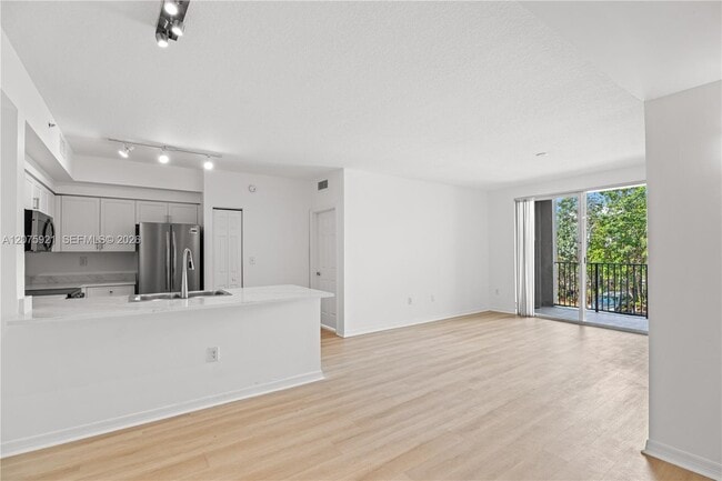 Building Photo - 6851 SW 44th St