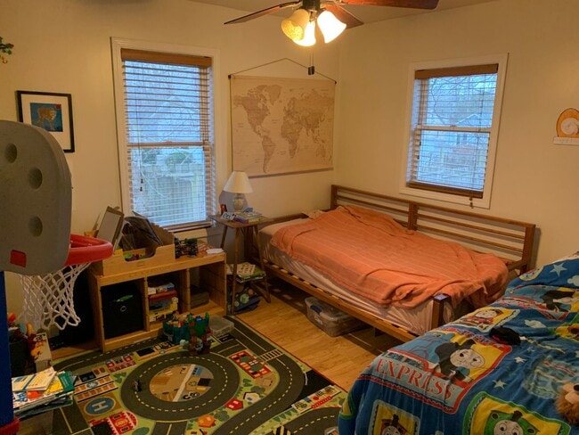 Building Photo - 1 bedroom, 1 bath home - Available August 2026!