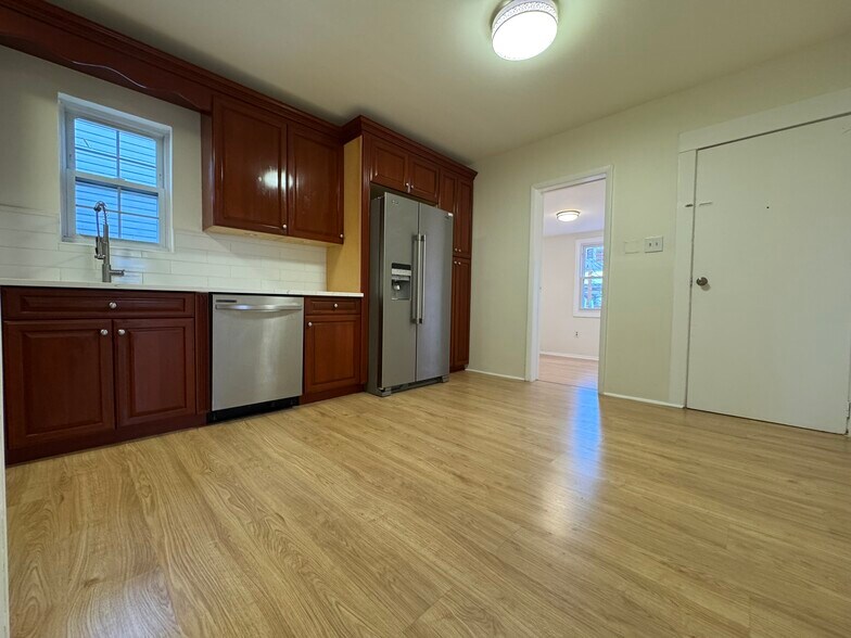 Building Photo - 285 Paxton St